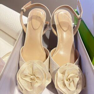 Bandolino Kitten heeled dress shoes perfect for weddings Size 9